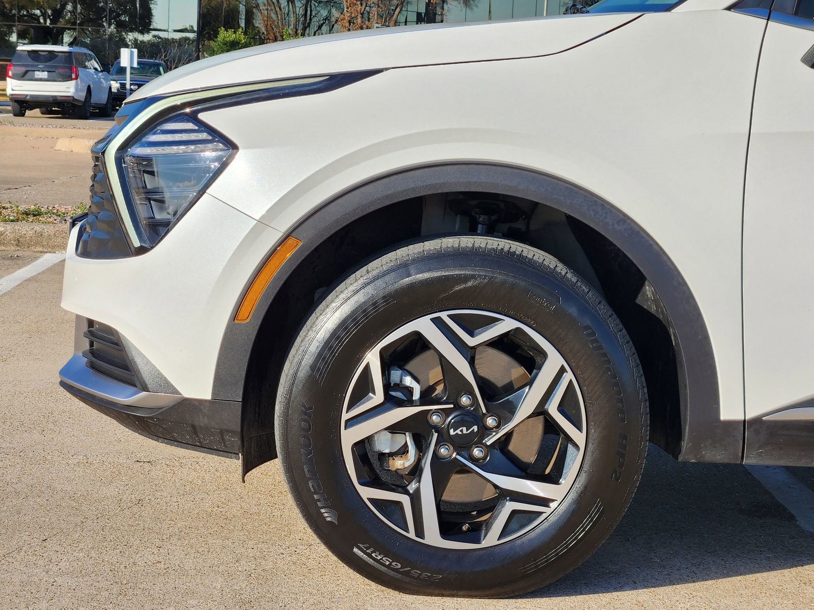 Used 2024 Kia Sportage LX image 8