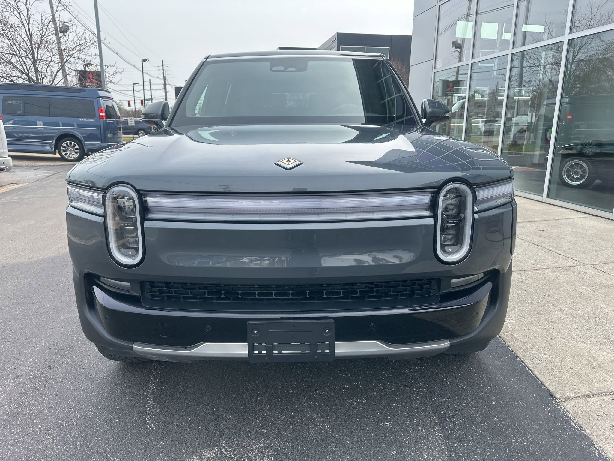 Used 2025 Rivian R1S Adventure image 7