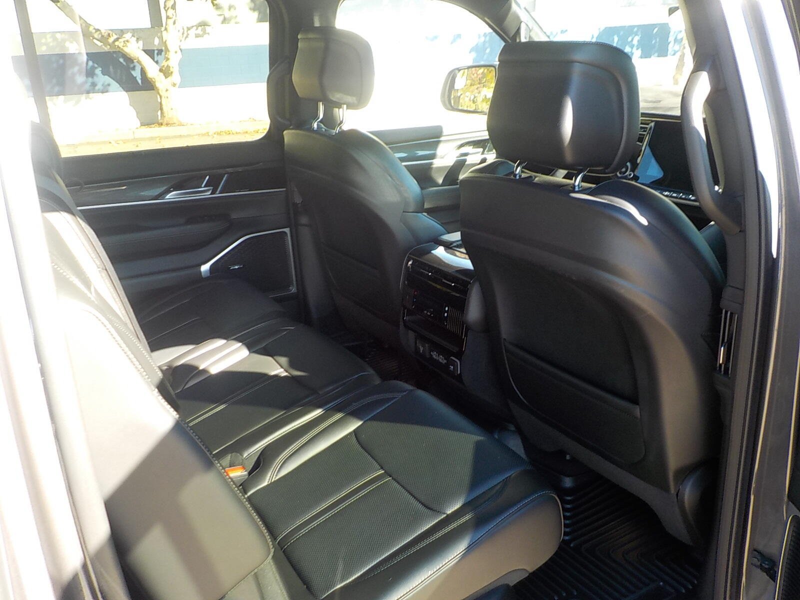 Used 2022 Jeep Wagoneer Series I w/ Convenience Group I AWD/4WD image 14