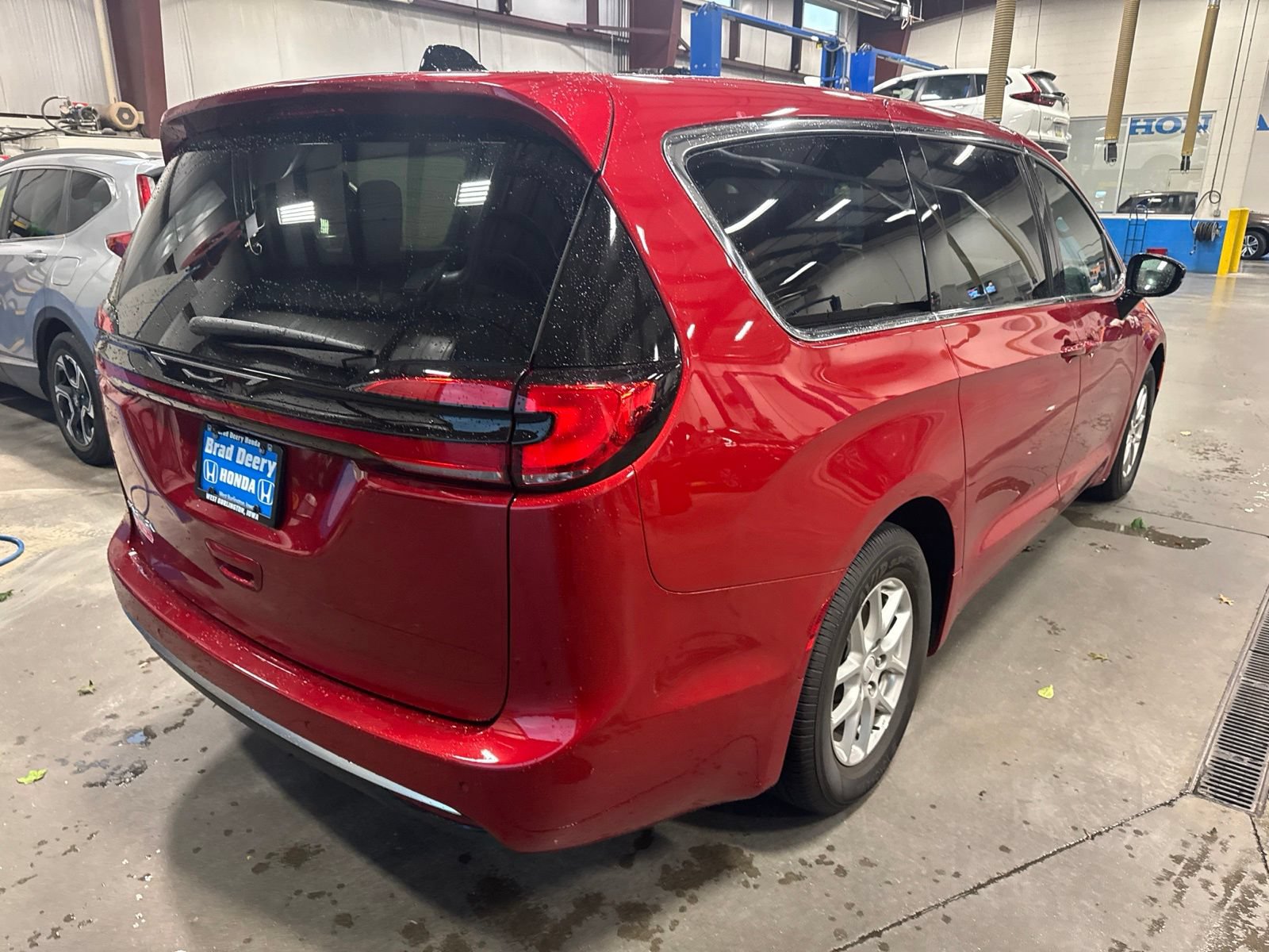 Used 2027 Chrysler Pacifica Select FWD image 7