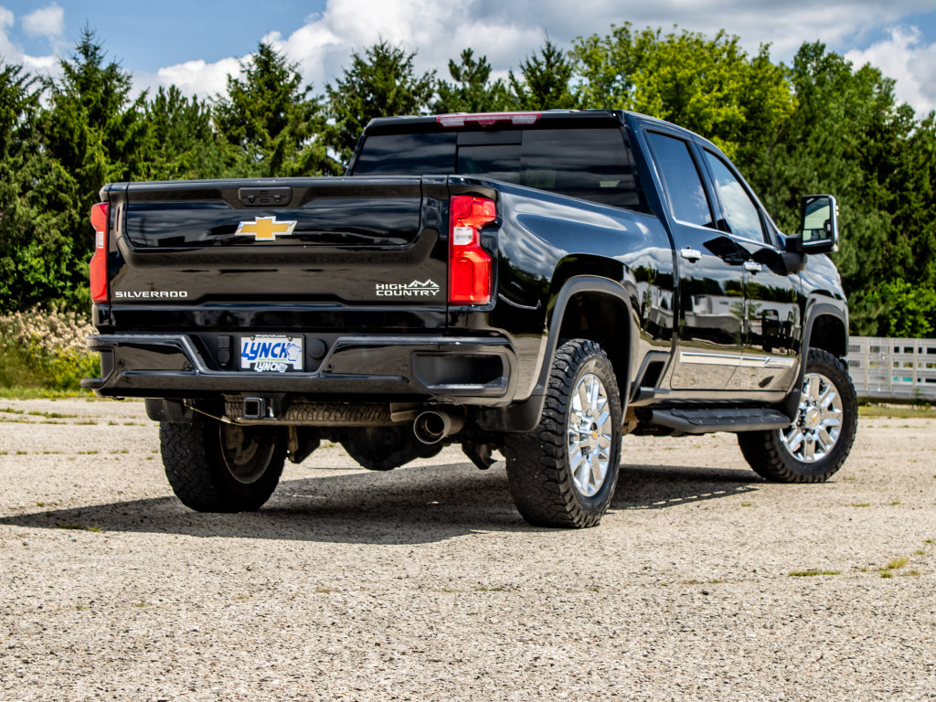 Used 2024 Chevrolet Silverado 2500 High Country w/ High Country Premium Package AWD/4WD image 9