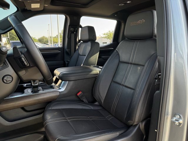 Used 2025 Chevrolet Silverado 1500 High Country AWD/4WD image 28