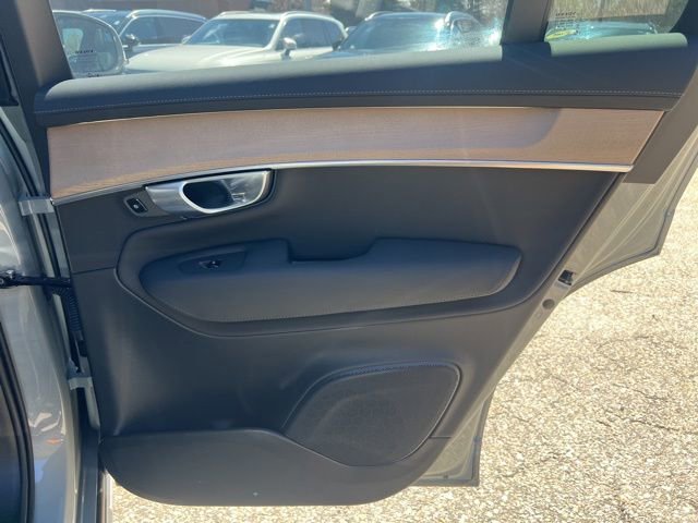 New 2026 Volvo XC90 B6 Plus w/ Protection Package Premier AWD/4WD image 16