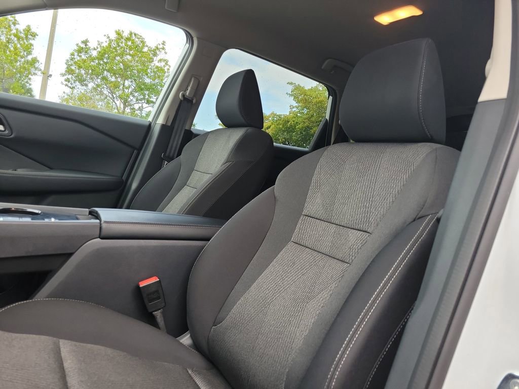 Certified 2025 Nissan Rogue SV image 24