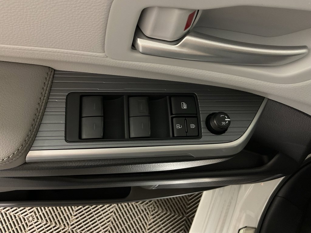 New 2026 Toyota Sienna XLE FWD image 21