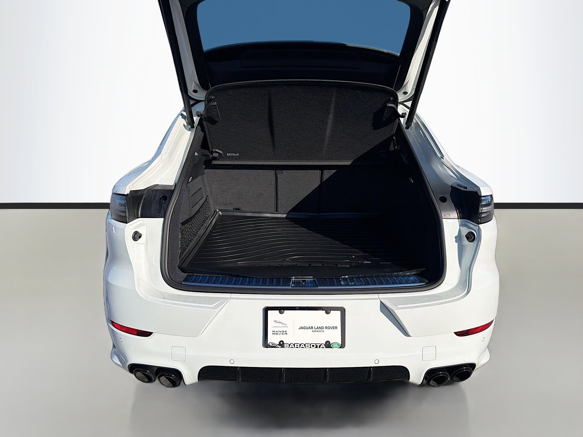 Used 2023 Porsche Cayenne Platinum Edition image 12