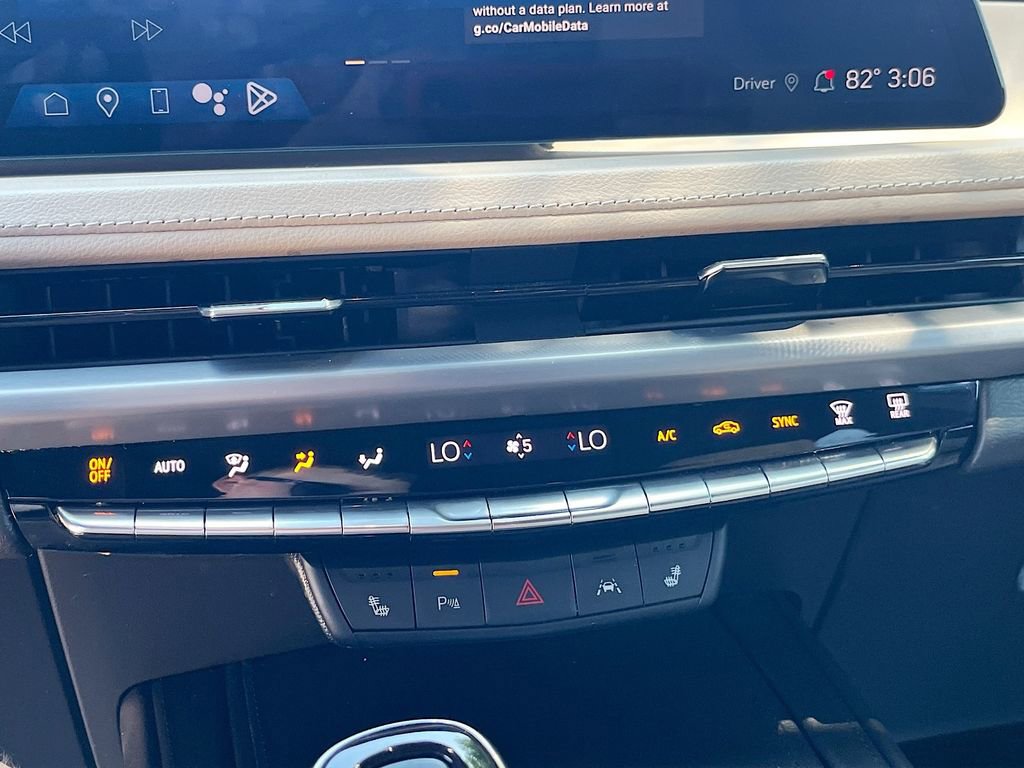 Used 2024 Cadillac XT4 Luxury w/ Cold Weather Package image 16