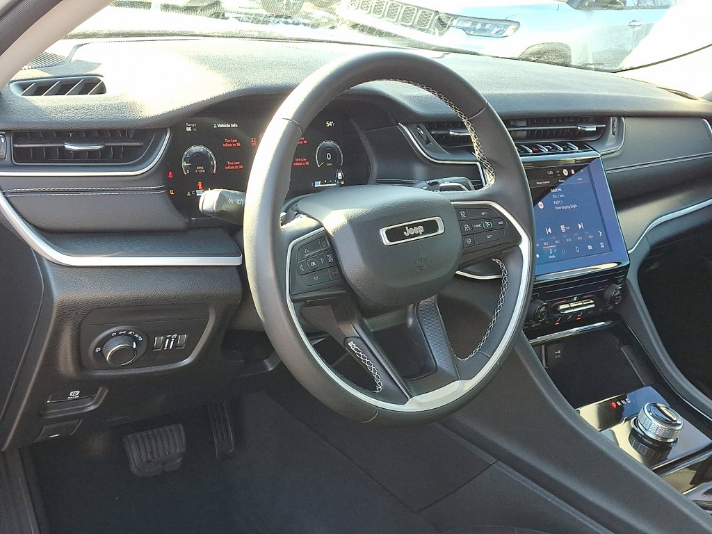 Certified 2023 Jeep Grand Cherokee Laredo image 25