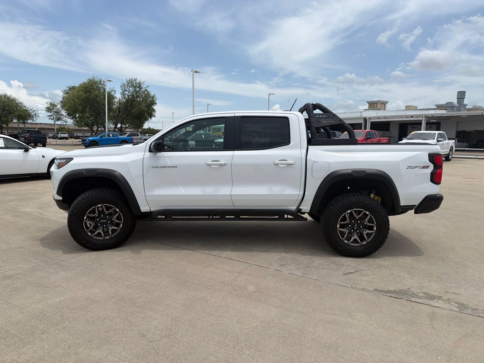 Used 2024 Chevrolet Colorado ZR2 w/ Safety Package AWD/4WD image 4