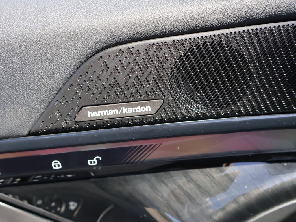 Used 2025 BMW i5 xDrive40 w/ Premium Package image 46