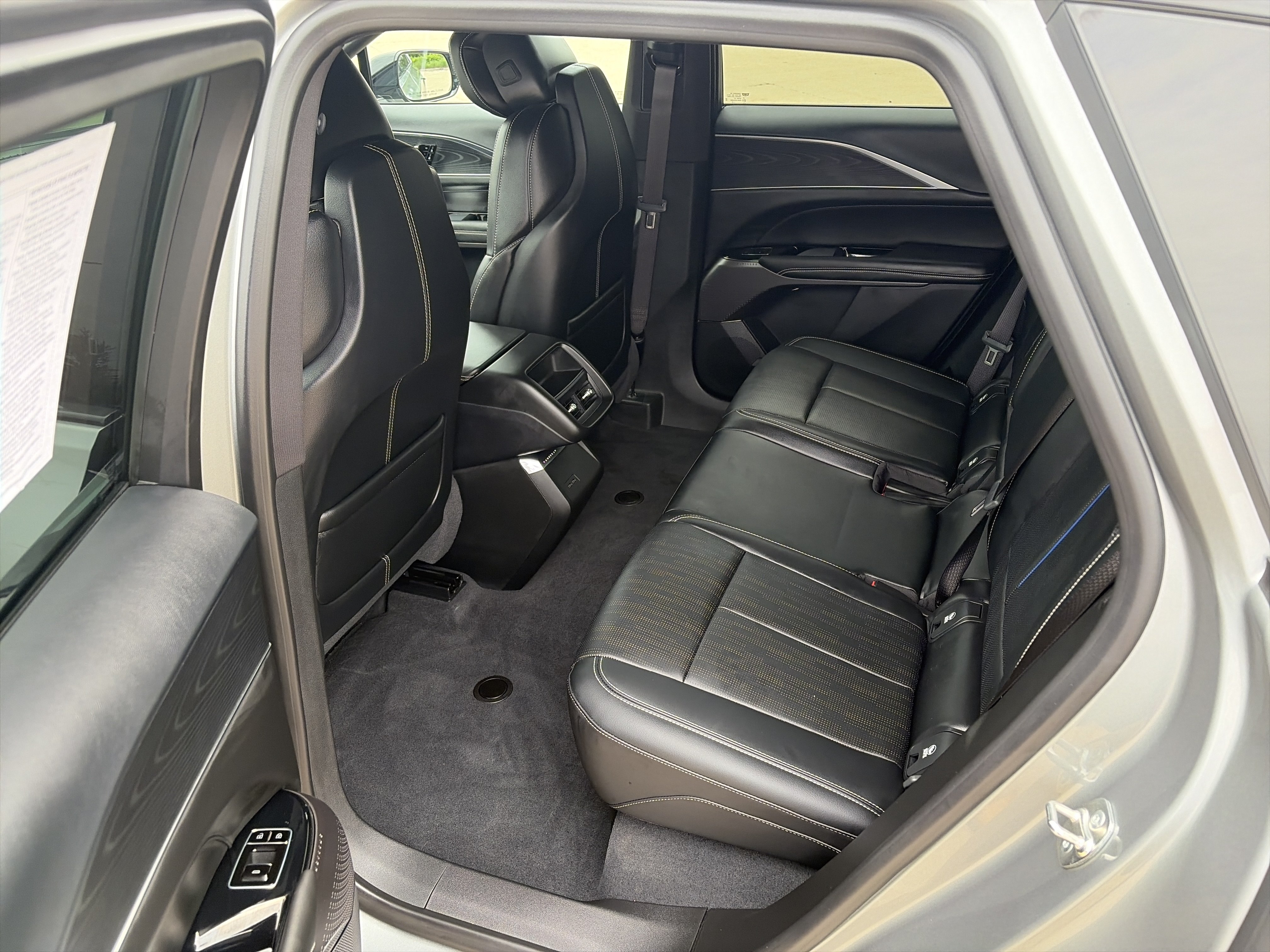 Used 2025 Cadillac Lyriq Sport w/ LPO, Floor Liner Package AWD/4WD image 11