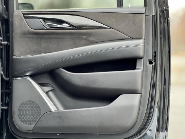 Used 2019 Cadillac Escalade ESV Platinum image 19