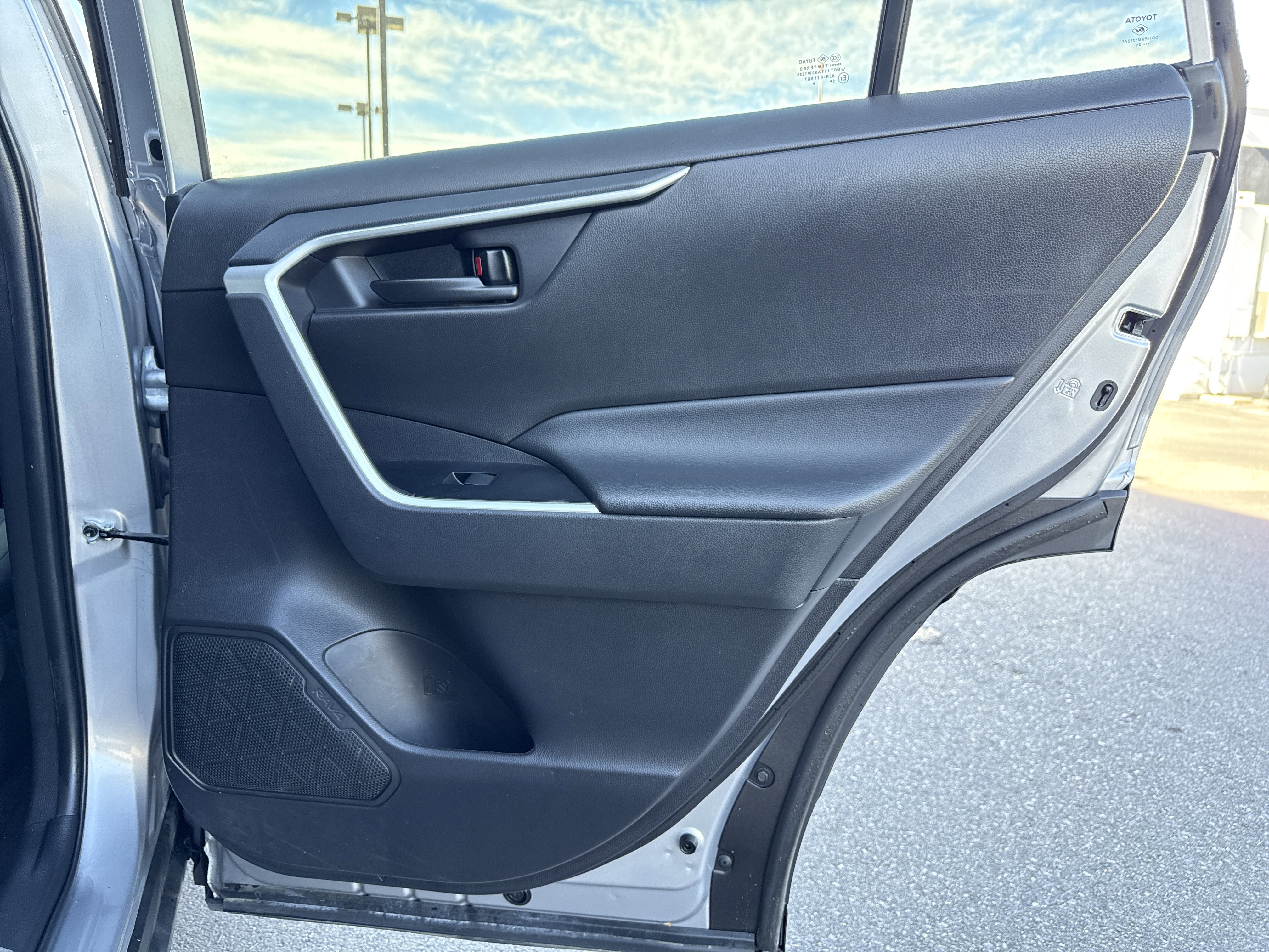 Used 2022 Toyota RAV4 LE image 30