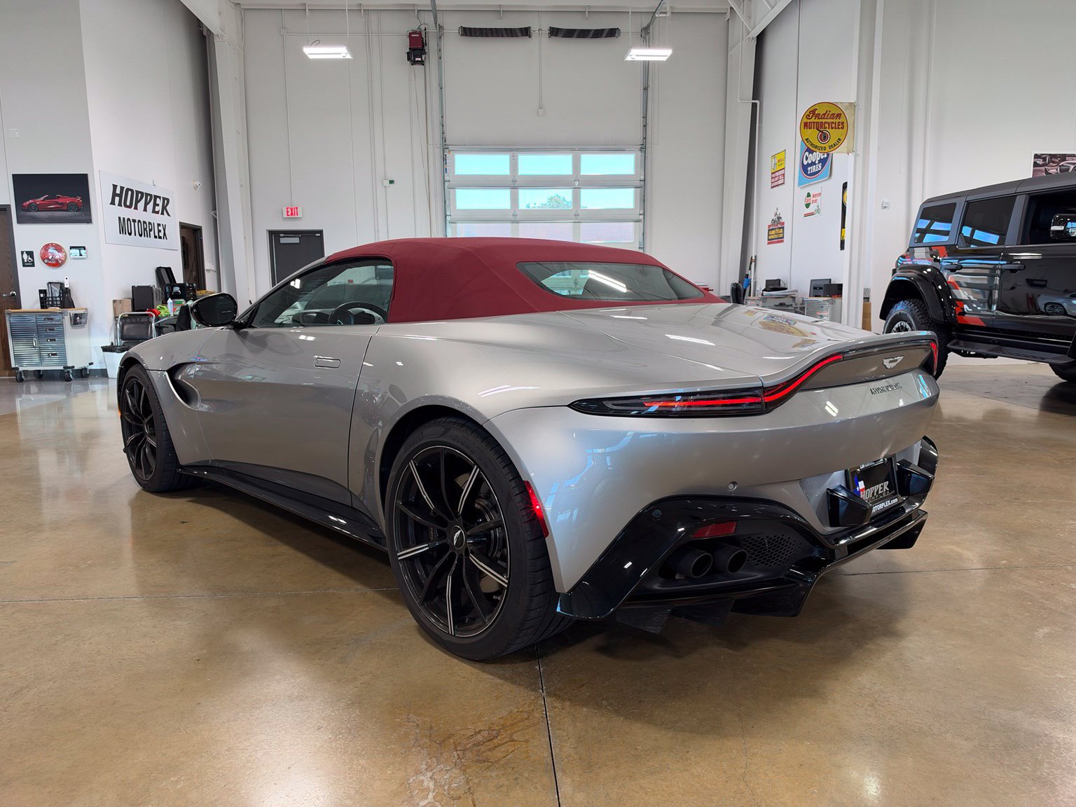 Used 2021 Aston Martin V8 Vantage Roadster RWD image 11