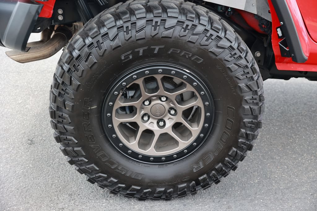 Used 2022 Jeep Wrangler Unlimited Rubicon w/ Xtreme Recon 35" Tire Package AWD/4WD image 11