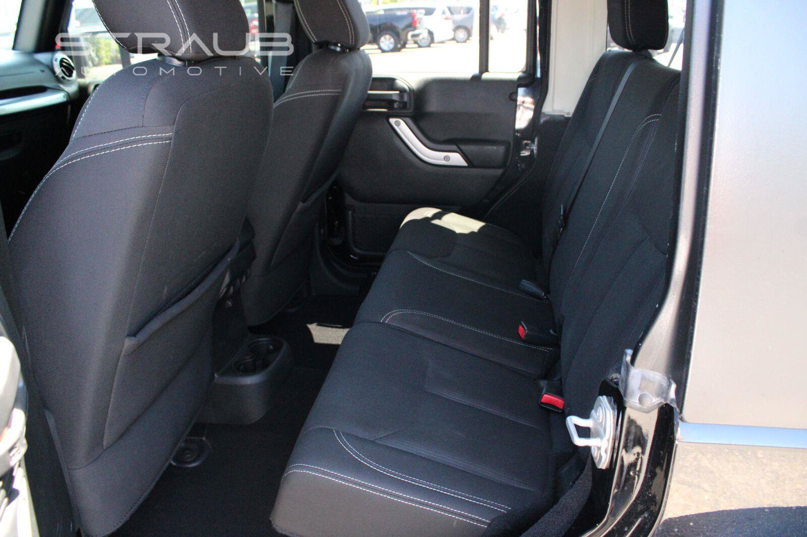 Used 2017 Jeep Wrangler Unlimited Rubicon w/ Connectivity Group AWD/4WD image 8
