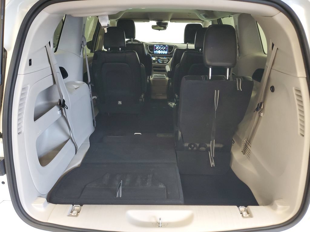 Used 2023 Chrysler Pacifica Touring-L FWD image 25