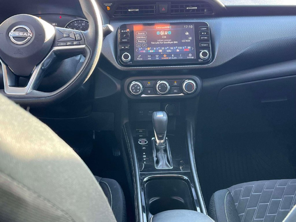 Used 2024 Nissan Kicks SV FWD image 3