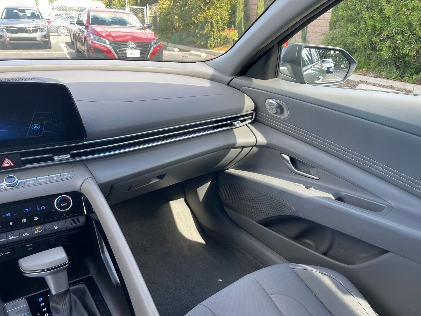 Used 2025 Hyundai Elantra SEL FWD image 36