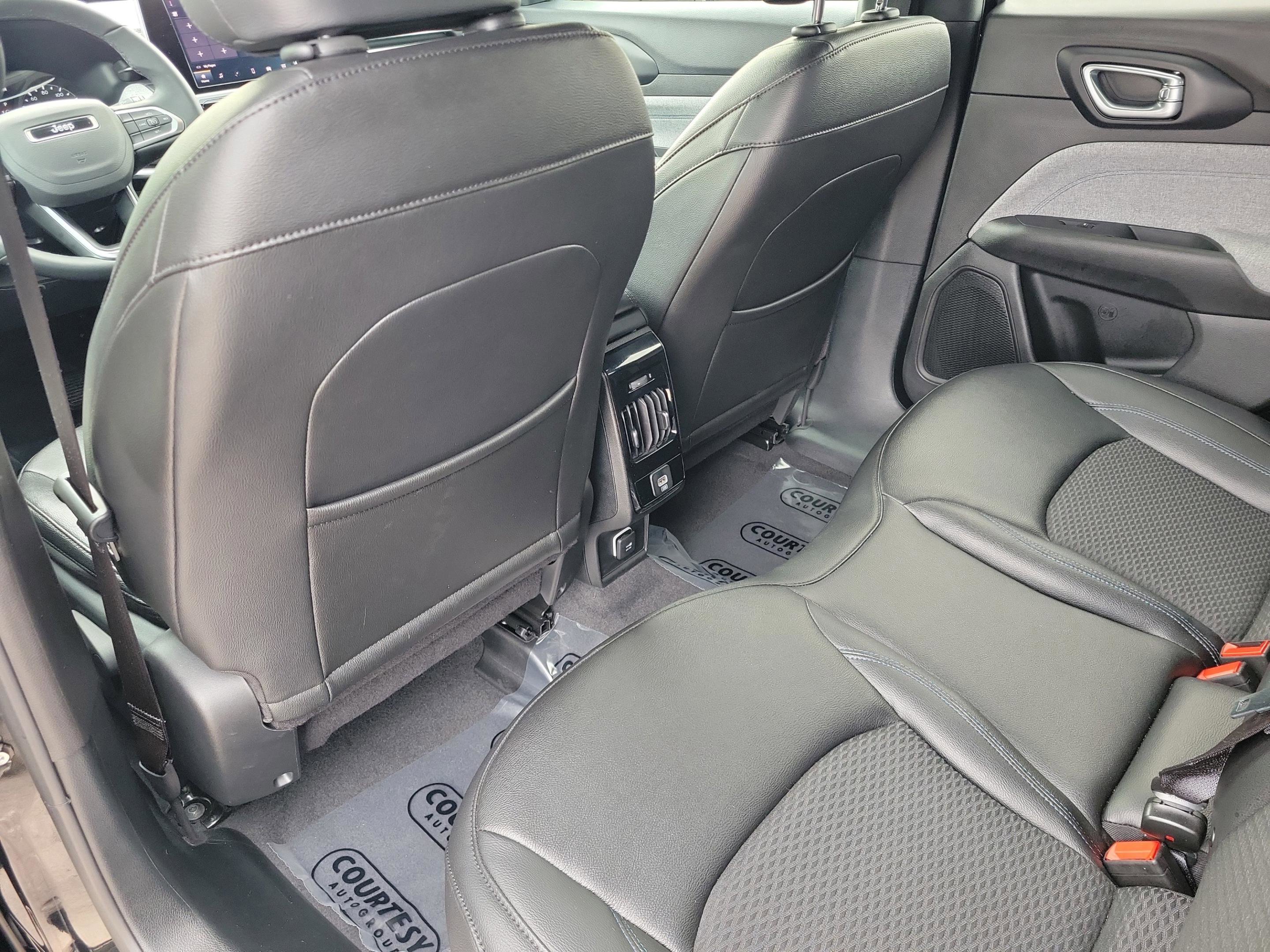 Used 2025 Jeep Compass Latitude image 9