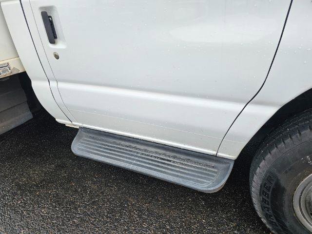 Used 2012 Ford E-450 and Econoline 450 Super Duty image 33