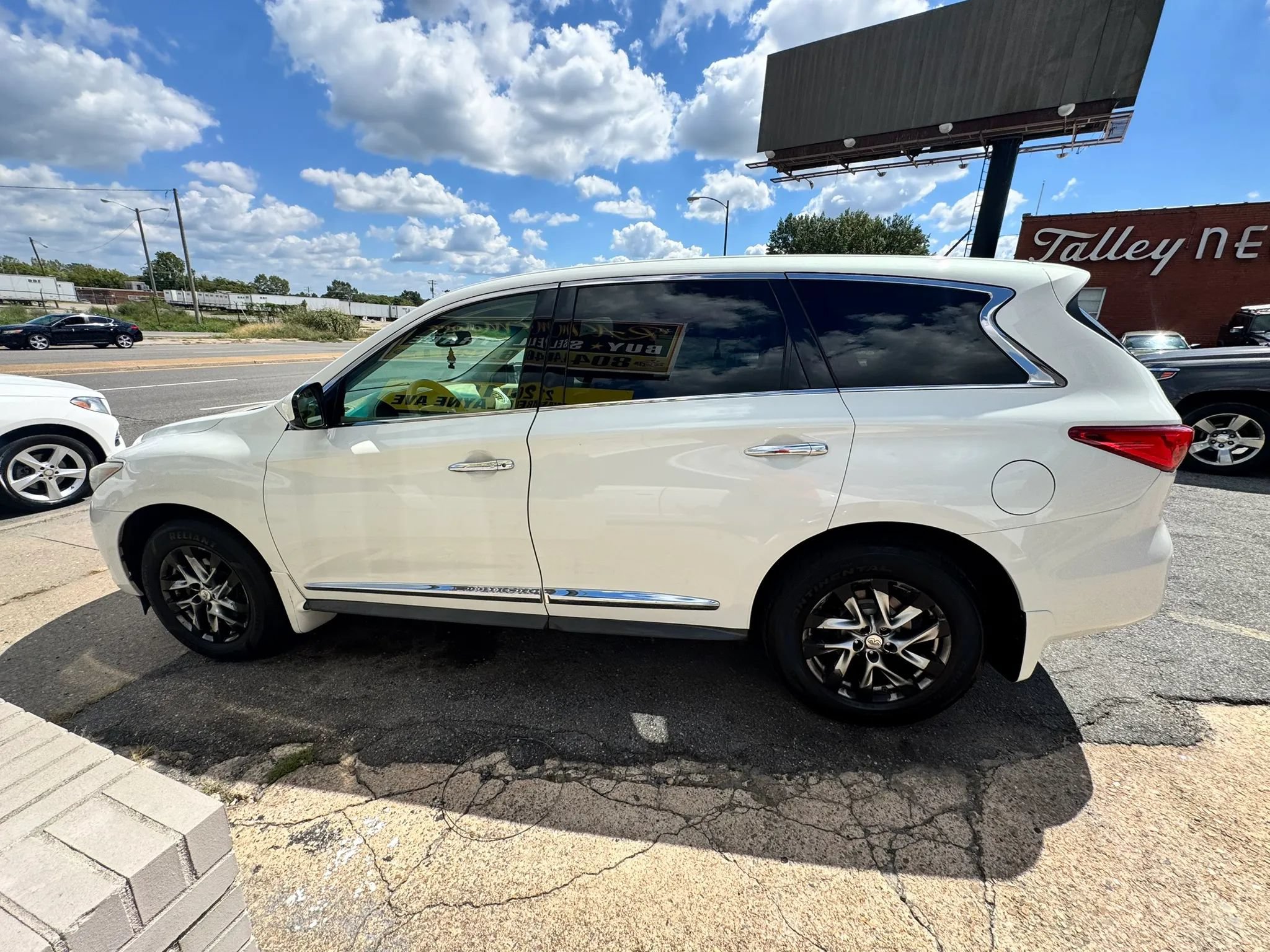 Used 2013 INFINITI JX35 AWD w/ Premium Pkg image 6