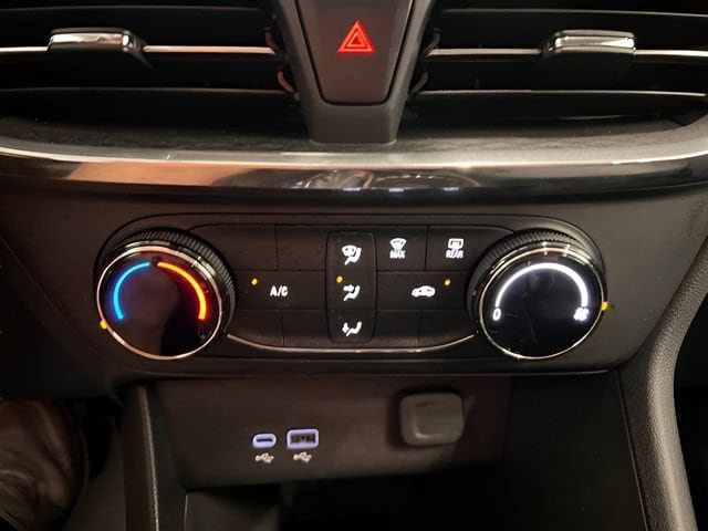 Certified 2025 Buick Encore GX Preferred AWD/4WD image 22