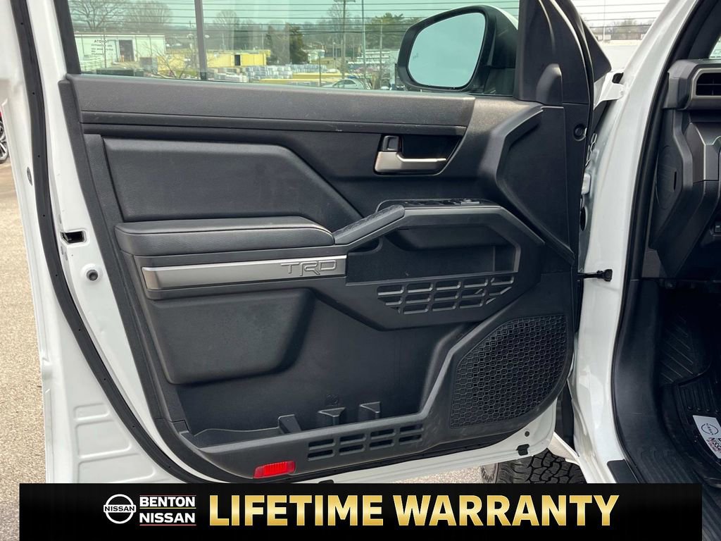 Used 2025 Toyota Tacoma TRD Off-Road image 32