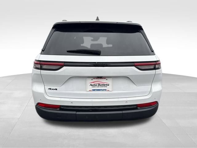 Used 2022 Jeep Grand Cherokee Altitude image 5