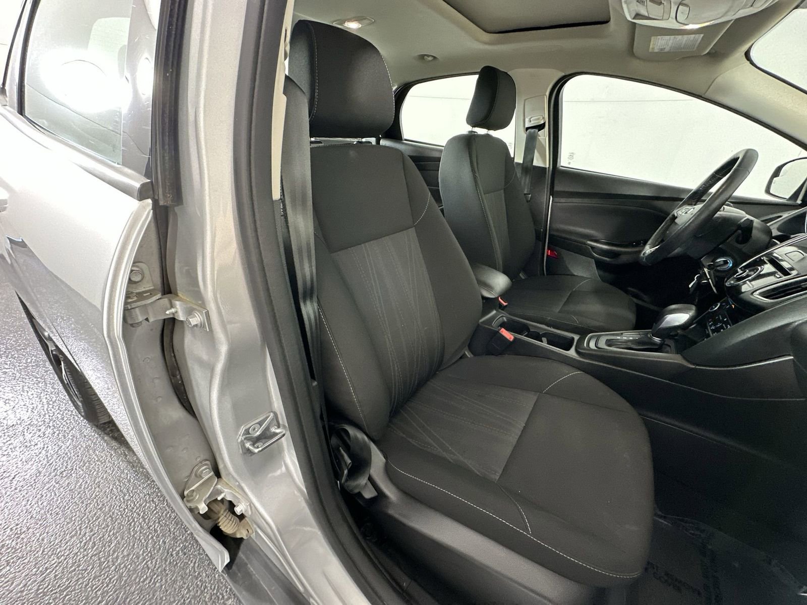 Used 2018 Ford Focus SEL w/ Cold Weather Package image 29