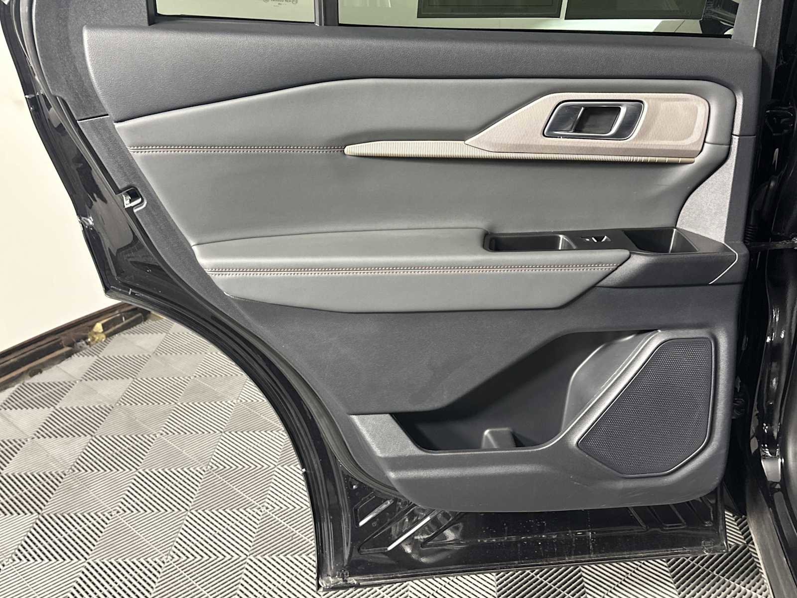 Used 2025 Ford Explorer Active image 20