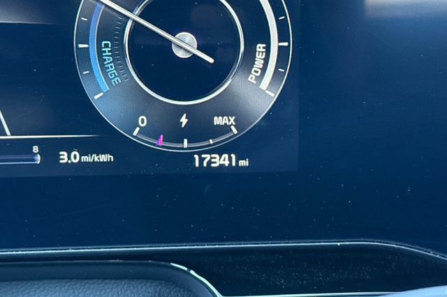 Certified 2024 Kia Niro Wave image 35