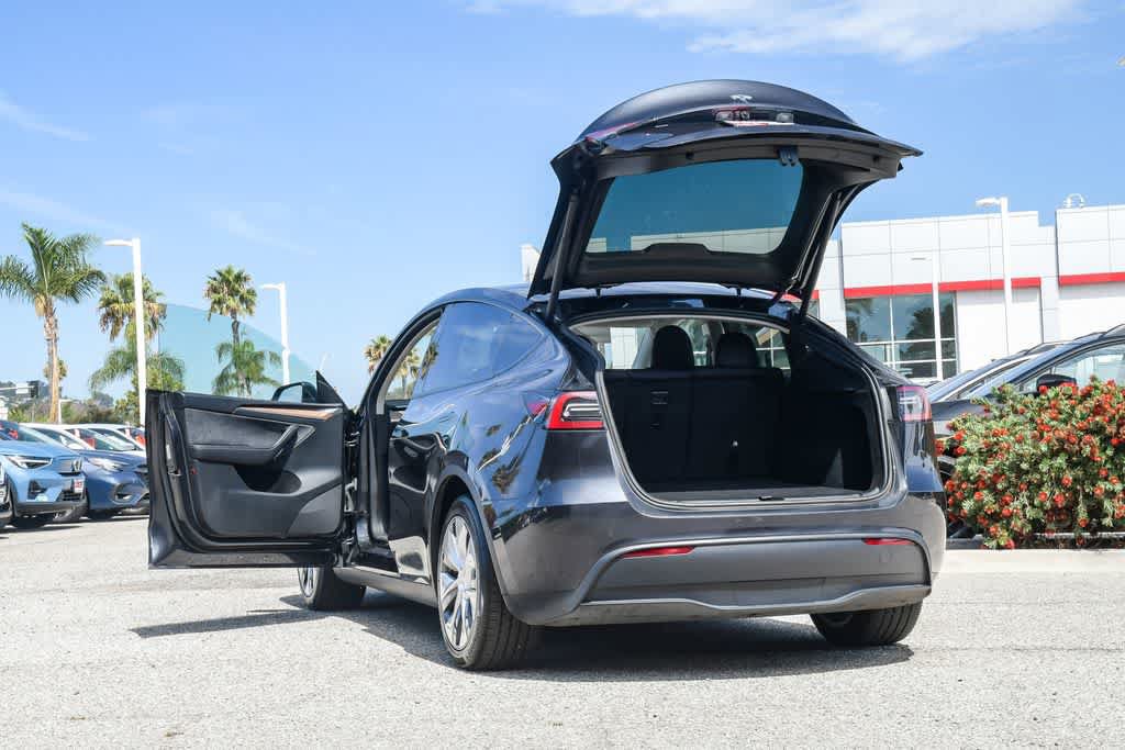Used 2024 Tesla Model Y 2WD image 26