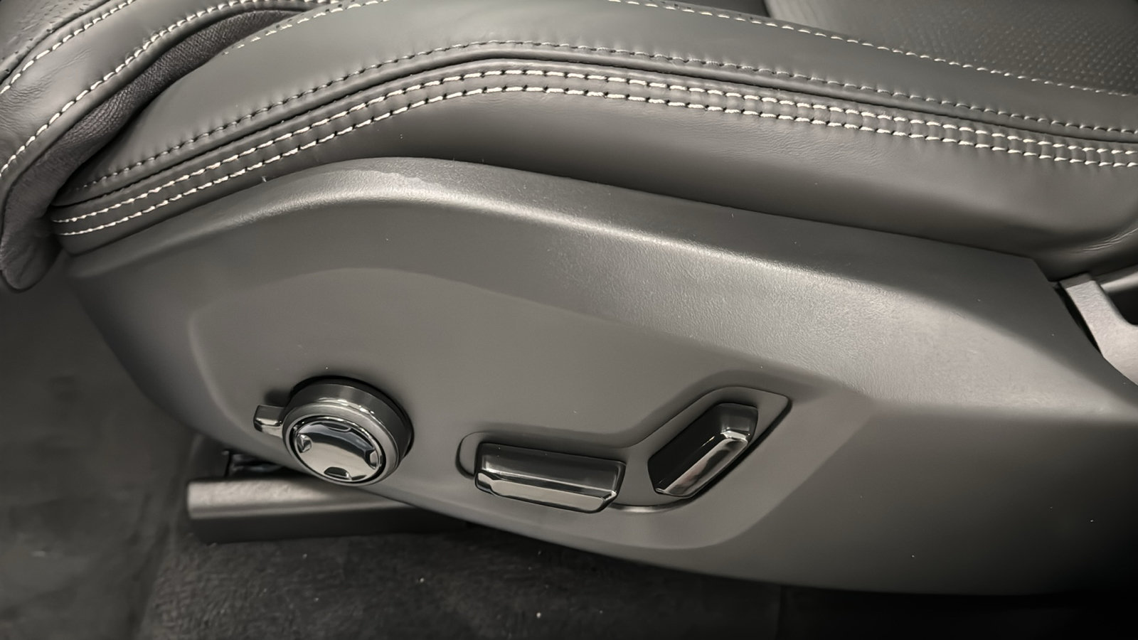 New 2027 Volvo XC90 B6 Ultra AWD/4WD image 24