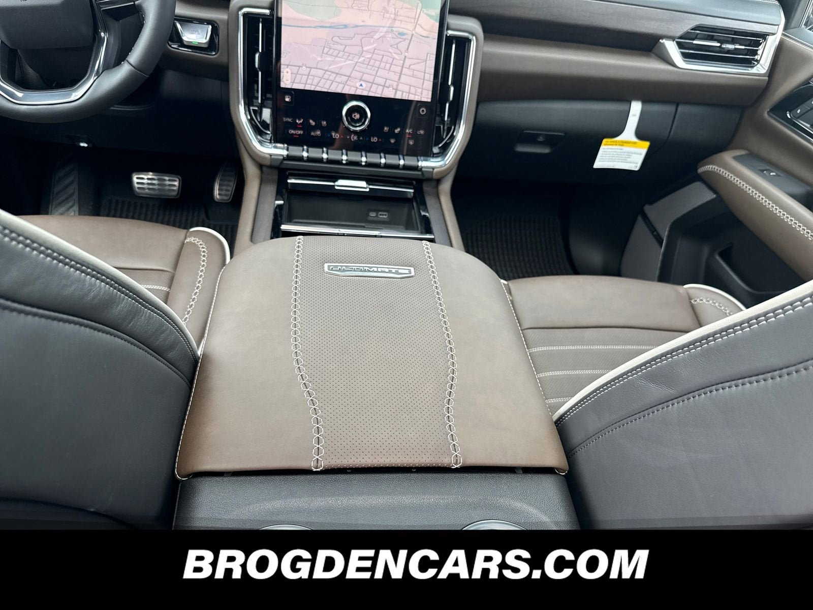 New 2026 GMC Yukon Denali Ultimate AWD/4WD image 10