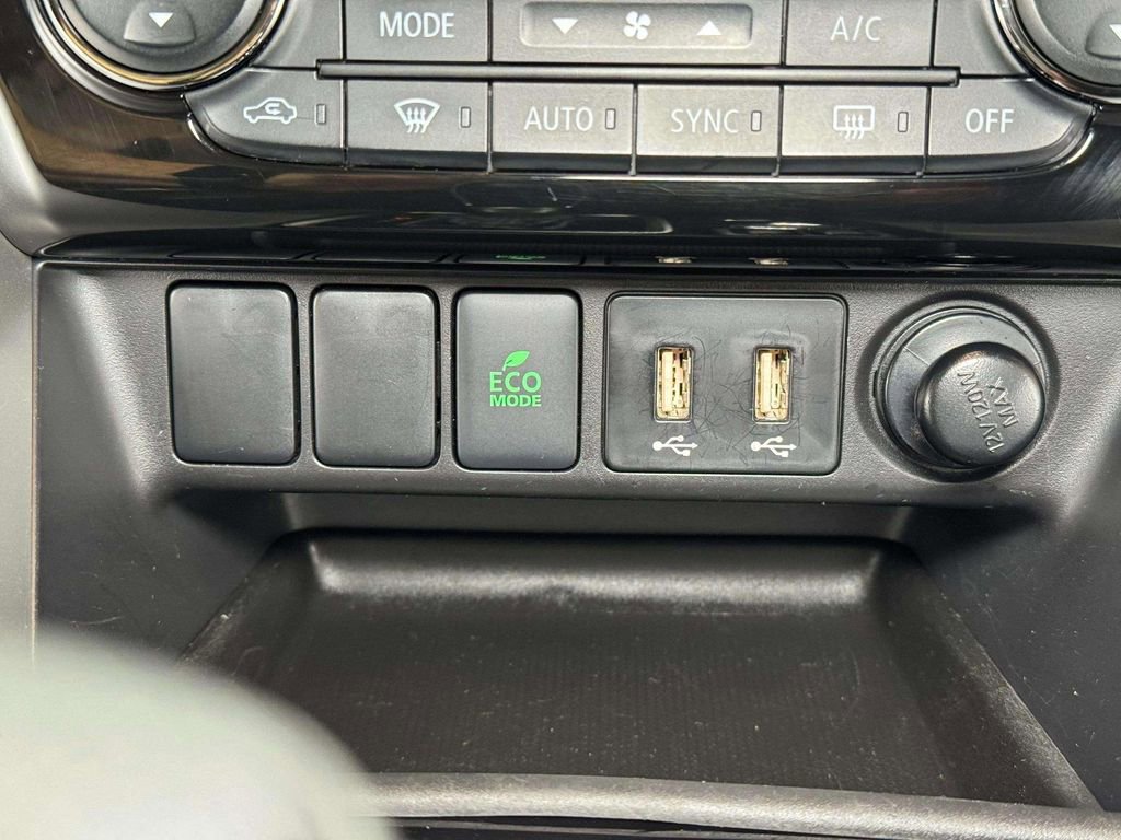 Used 2025 Mitsubishi Eclipse Cross SE image 12