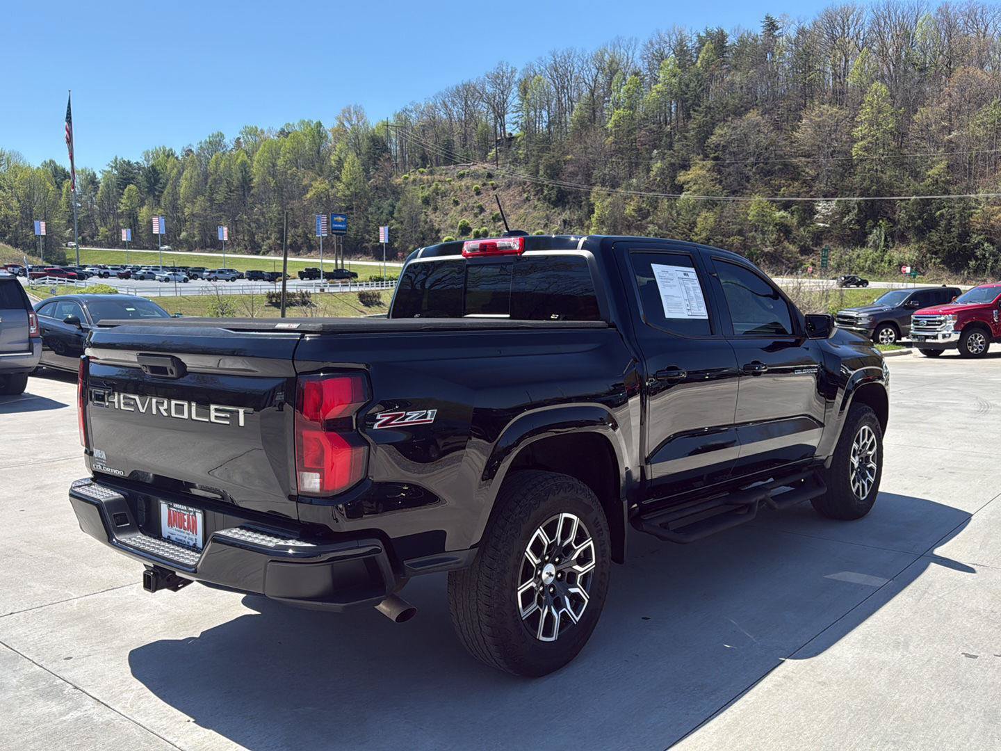 Used 2023 Chevrolet Colorado Z71 w/ Z71 Convenience Package 2 AWD/4WD image 6