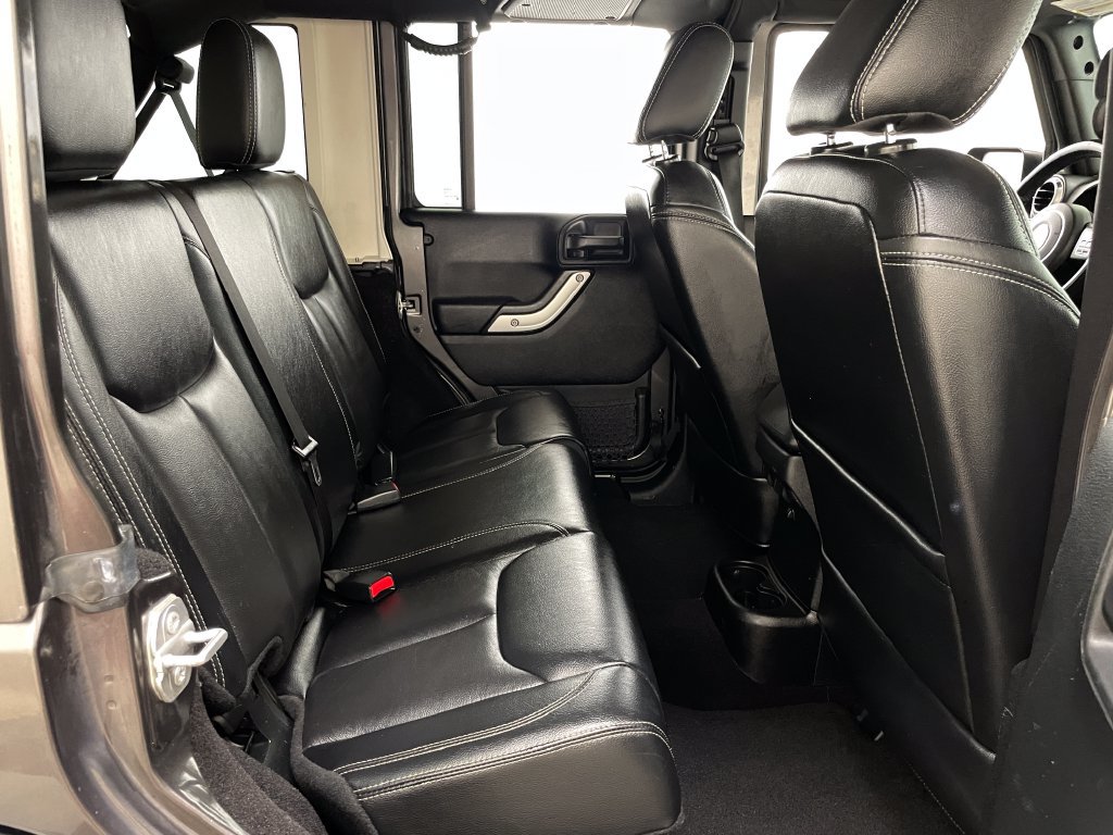 Used 2016 Jeep Wrangler Unlimited Sahara AWD/4WD image 38
