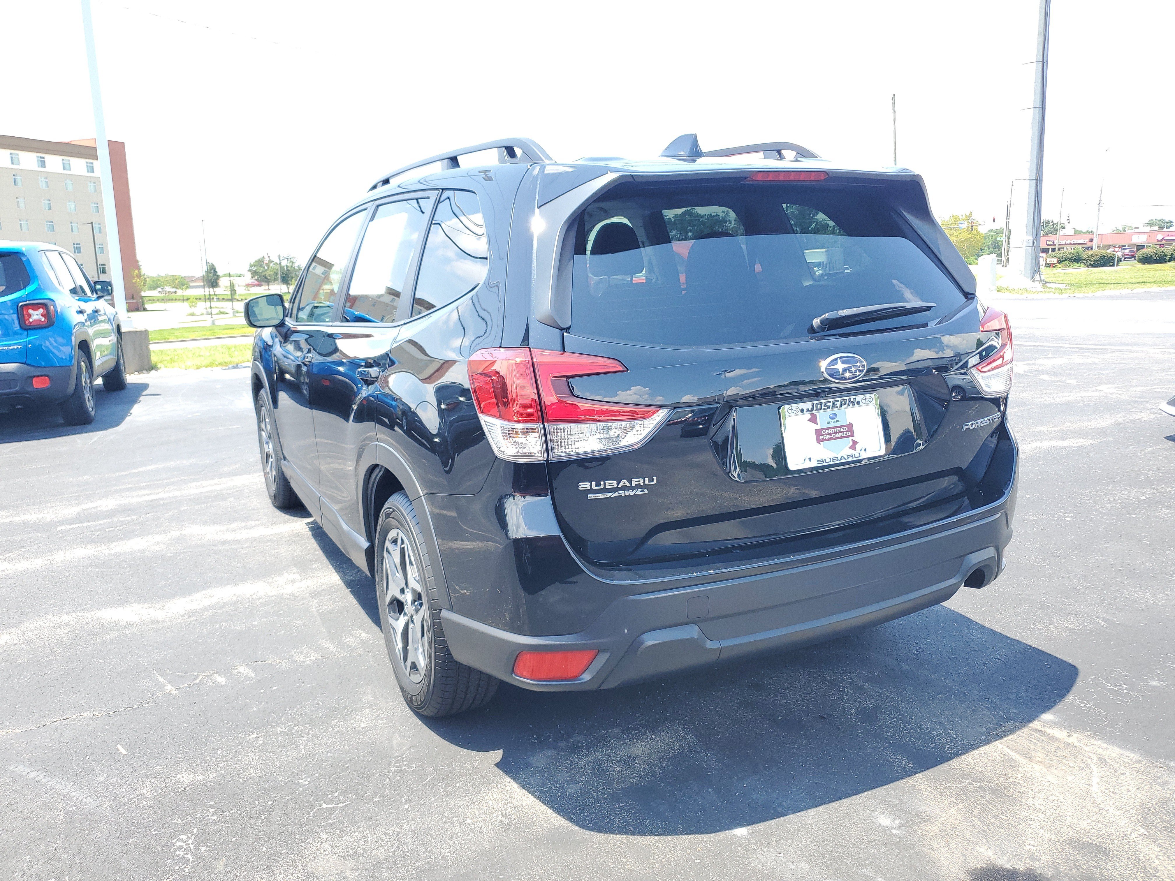 Used 2024 Subaru Forester Premium AWD/4WD image 2