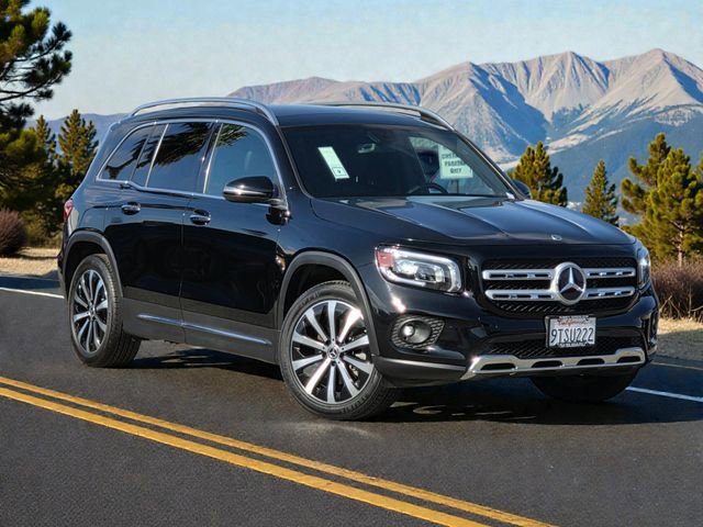 Used 2021 Mercedes-Benz GLB 250 4MATIC w/ Premium Package image 2