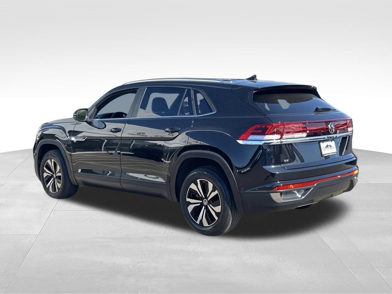 Used 2024 Volkswagen Atlas Cross Sport SE FWD image 4
