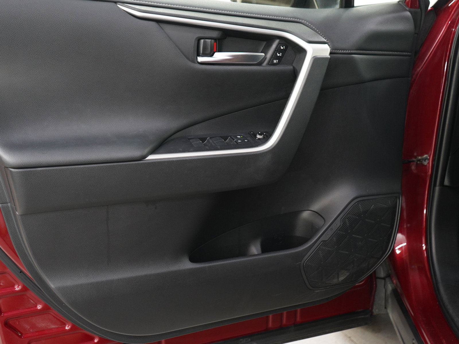 Used 2019 Toyota RAV4 Limited w/ Cold Weather Package AWD/4WD image 19