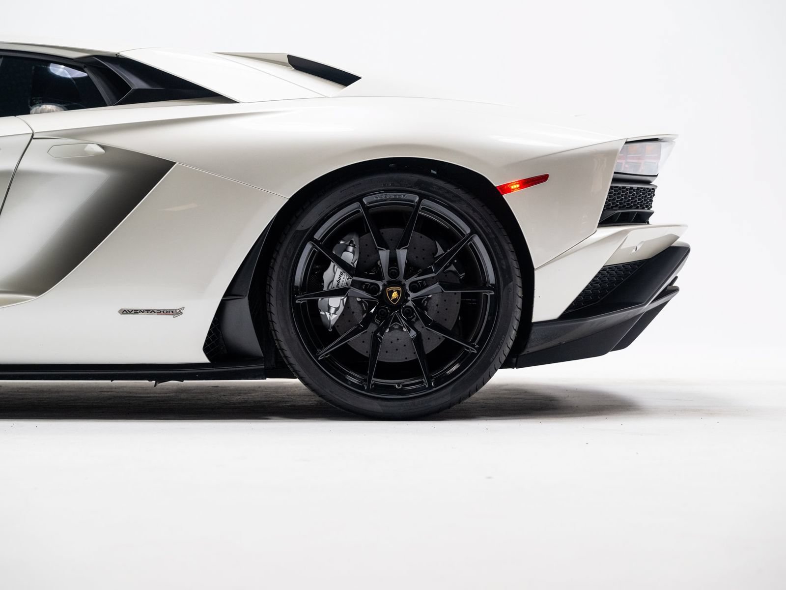 Used 2018 Lamborghini Aventador S AWD/4WD image 12