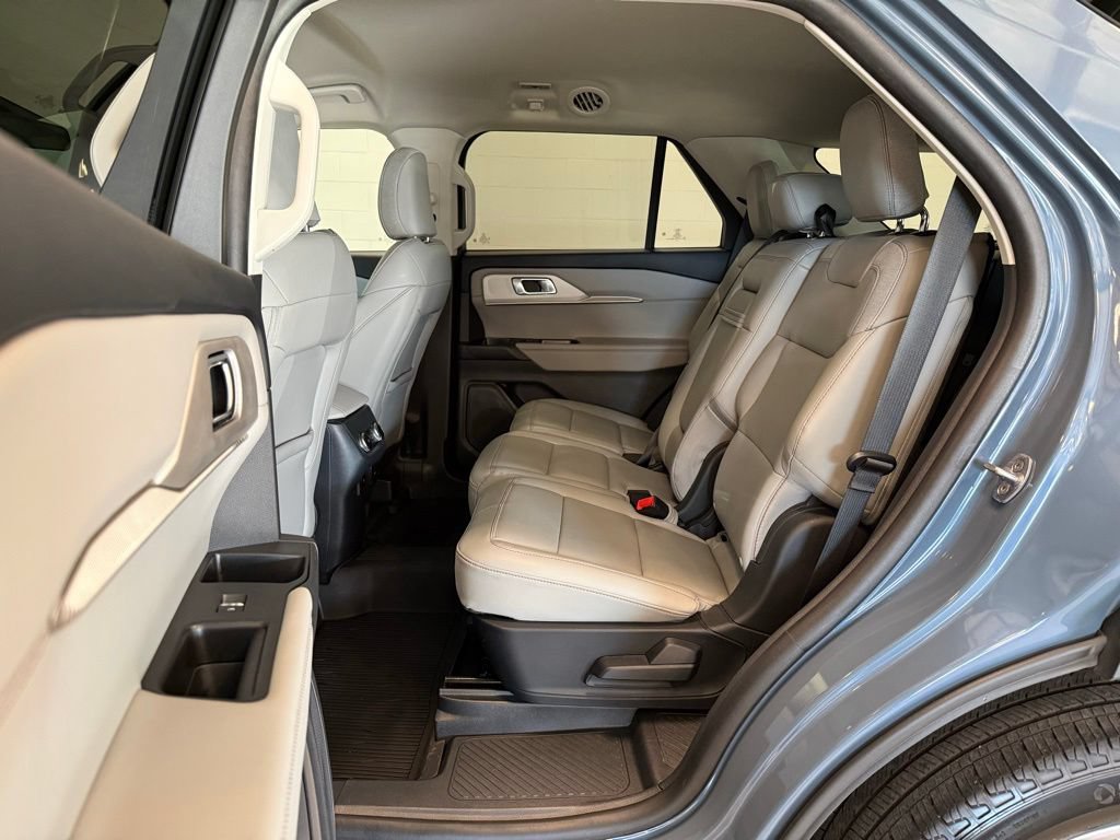 Certified 2025 Ford Explorer Active w/ Active Comfort Package AWD/4WD image 16