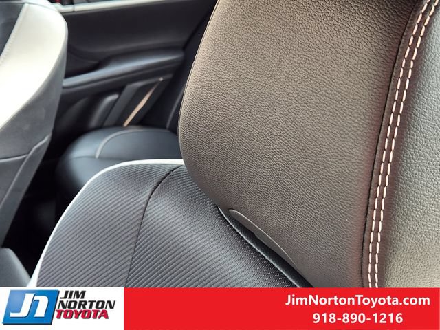 Used 2025 Toyota Camry SE FWD image 15