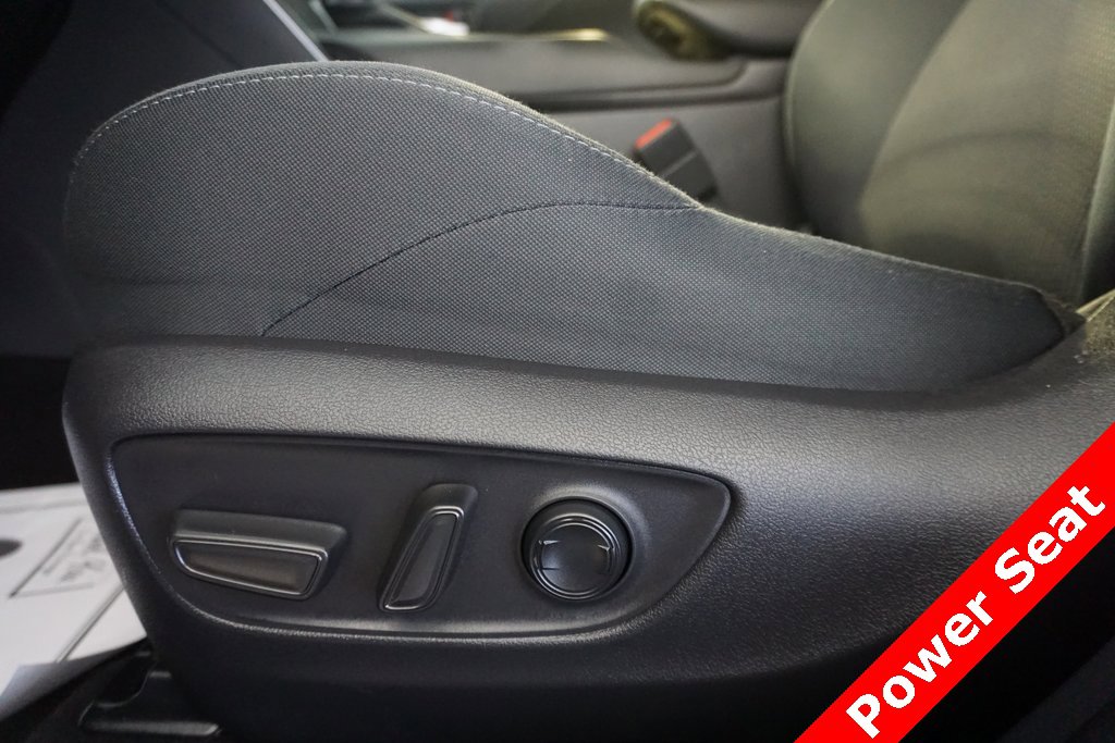 Certified 2022 Toyota Venza LE image 7