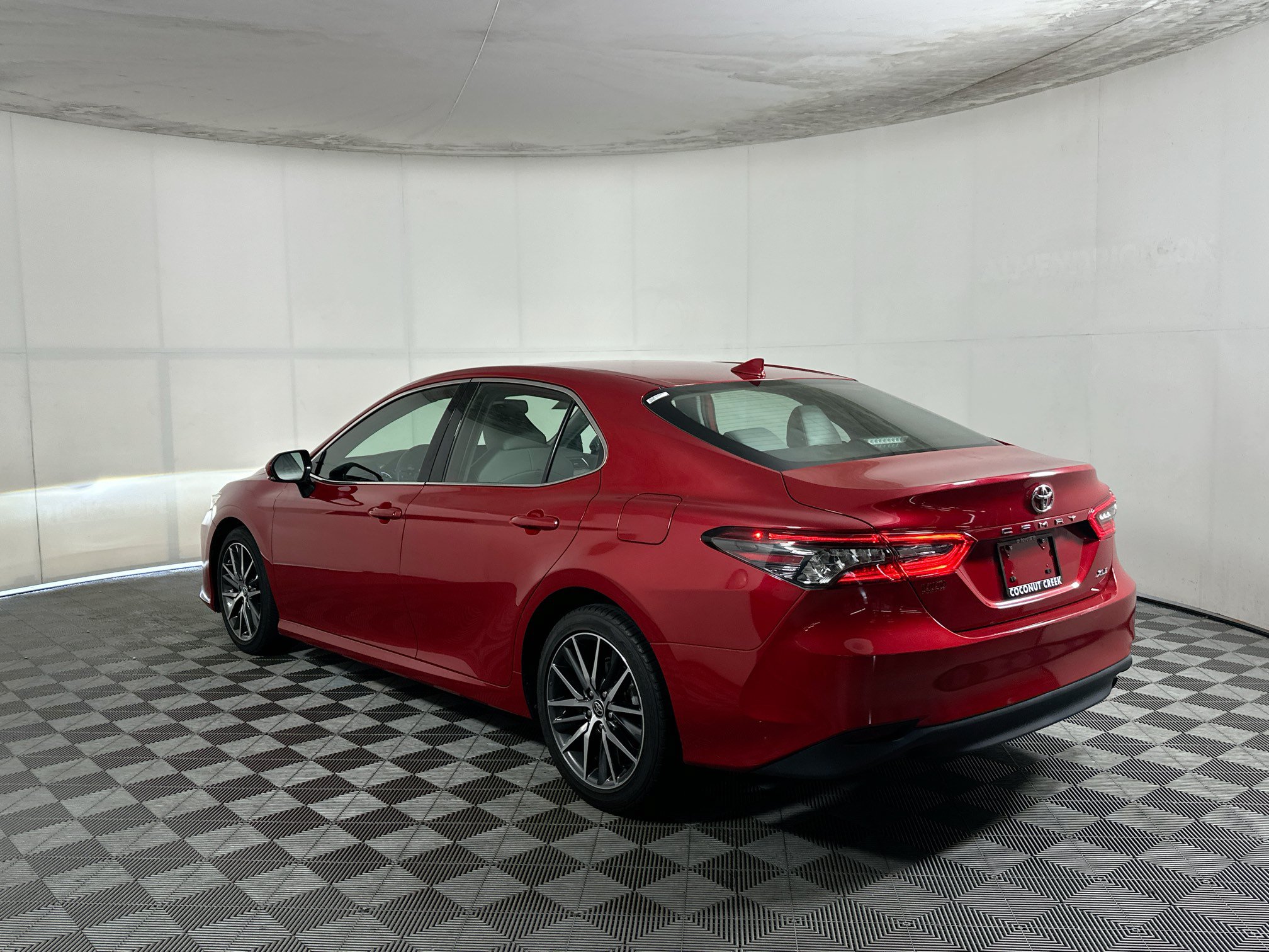 Used 2023 Toyota Camry XLE FWD image 5