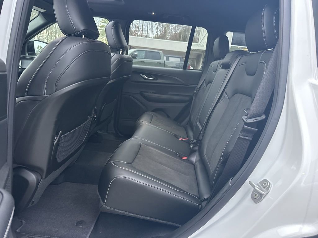 New 2025 Jeep Grand Cherokee Altitude AWD/4WD image 28