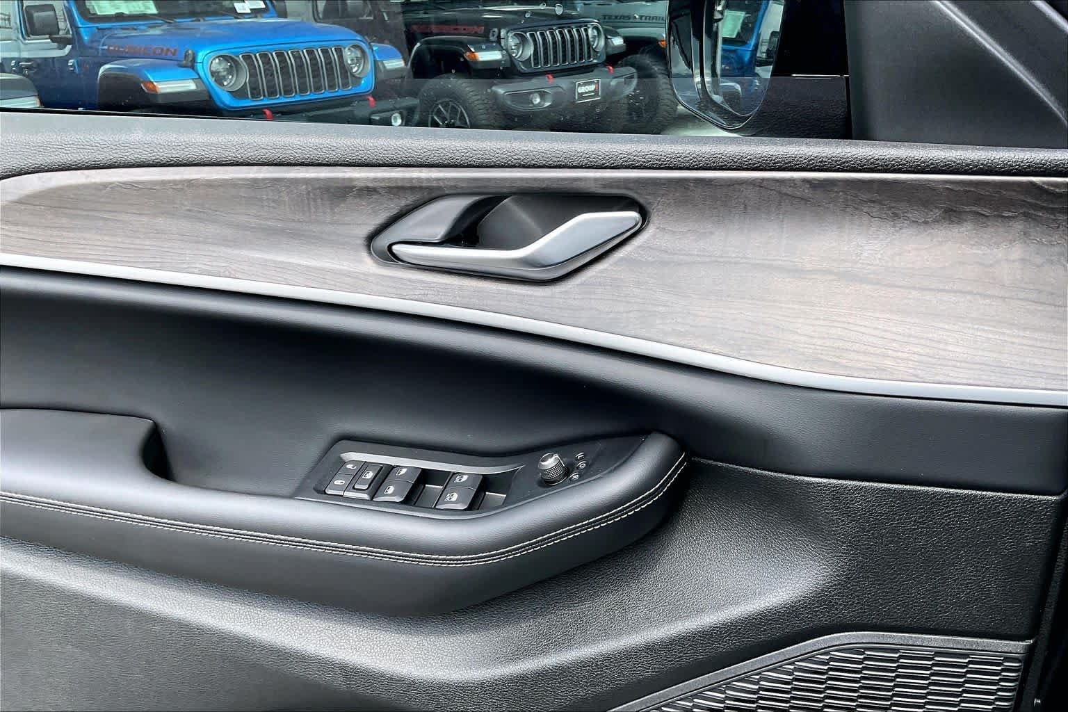 New 2026 Jeep Grand Cherokee Altitude RWD image 17
