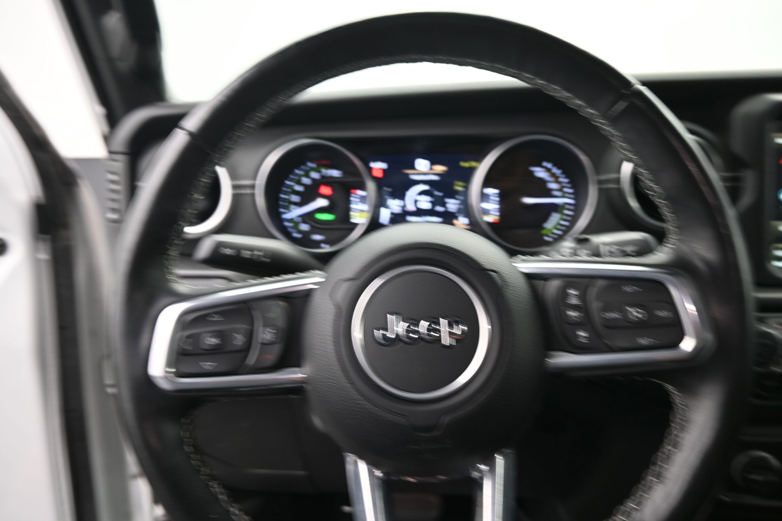 Used 2022 Jeep Wrangler Unlimited Sahara w/ Cold Weather Group AWD/4WD image 23